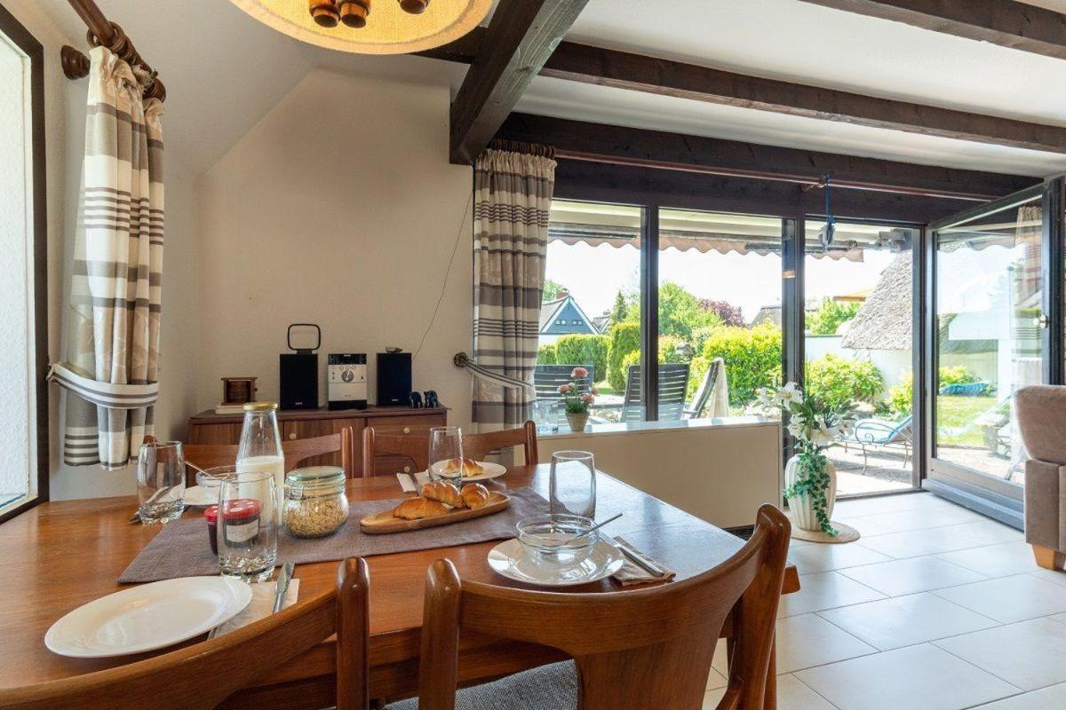 Am-Hohen-Ufer-Reetdach-Haus-Ocean-Breeze-136 Villa Grossenbrode Luaran gambar